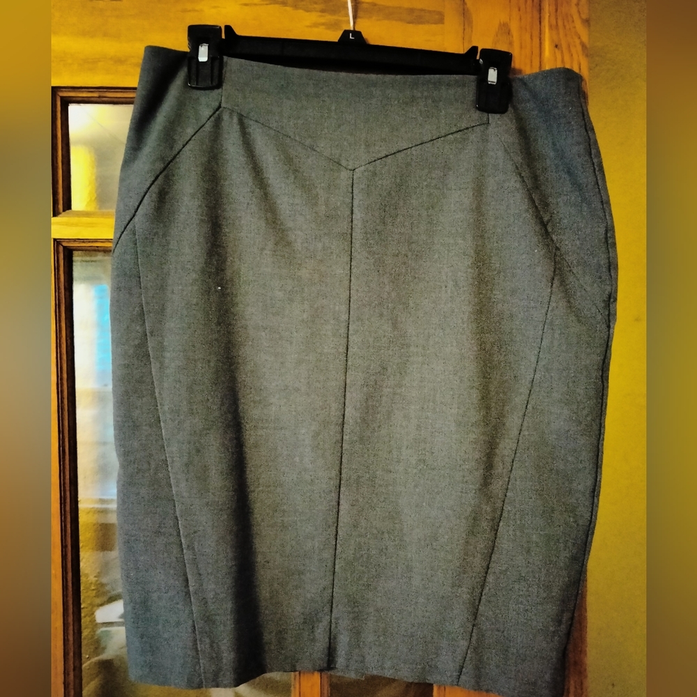 Gray pencil skirt